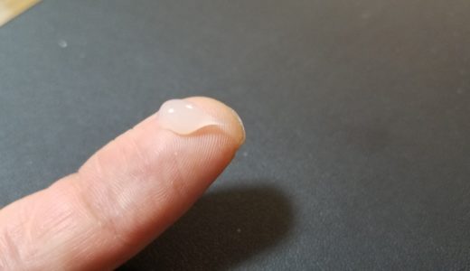 デンタルクリームを手にとってみて